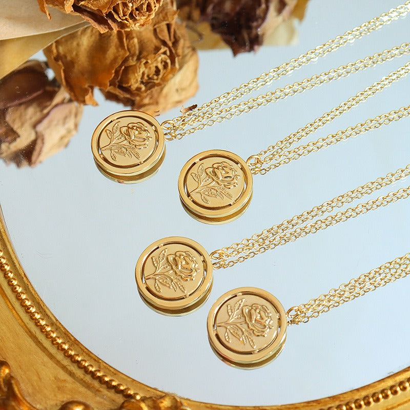 Collier rond avec fleur