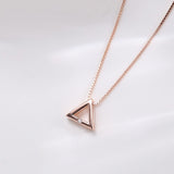 Collier triangle or rose zircon