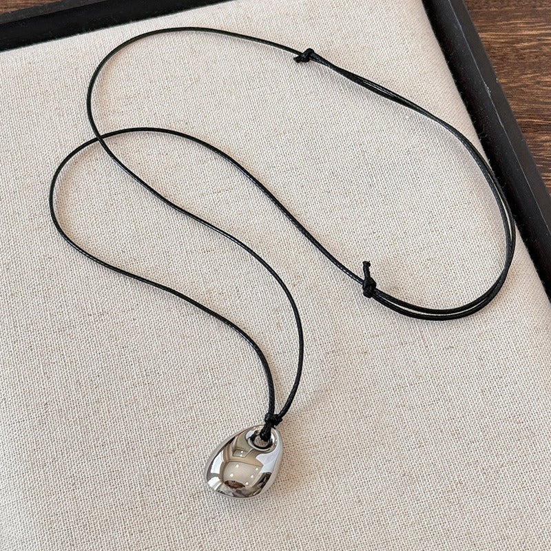 Collier tendance avec cordon ajustable argenté