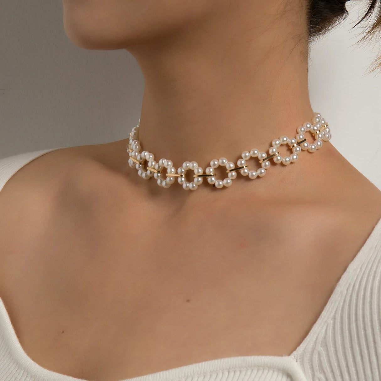 Collier perle fleur moderne