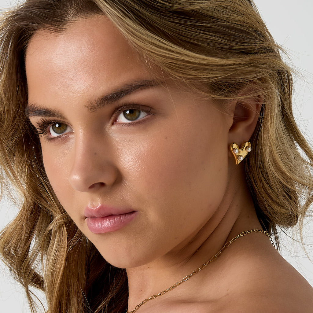 Boucles d'oreilles en forme de cœur avec des perles