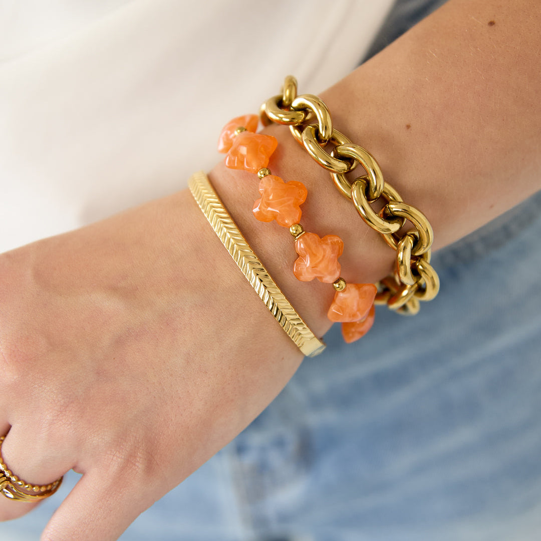 Bracelet de perles avec des perles en forme de trèfle