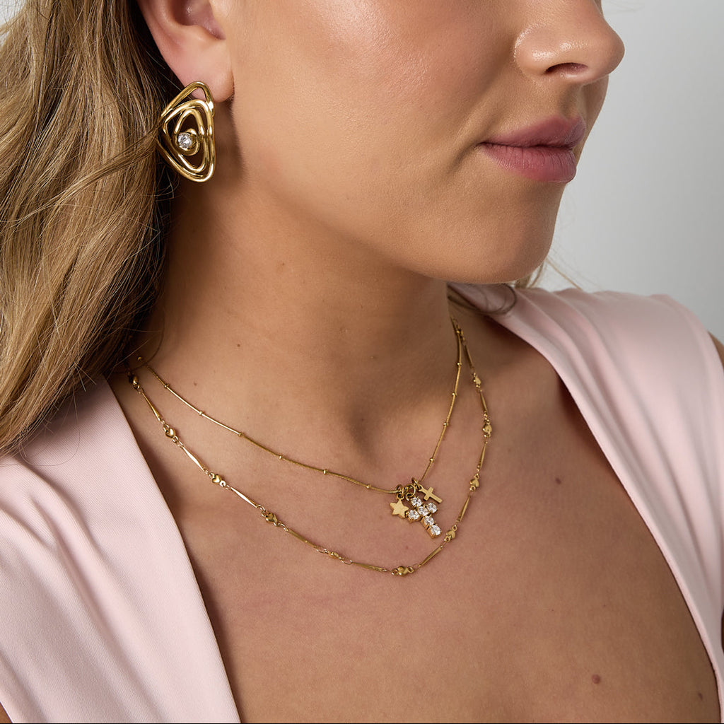Collier avec breloques en forme de croix et d'étoile
