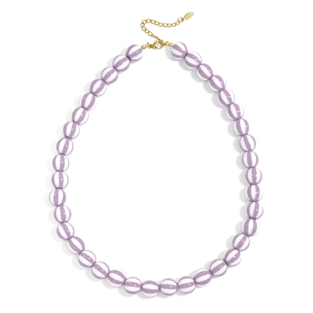 Collier de perles rayées