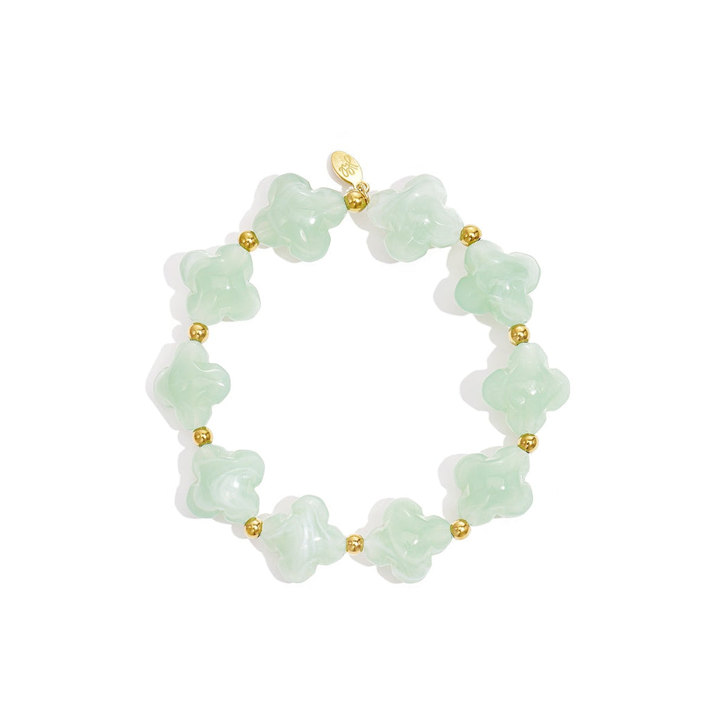 Bracelet de perles avec des perles en forme de trèfle