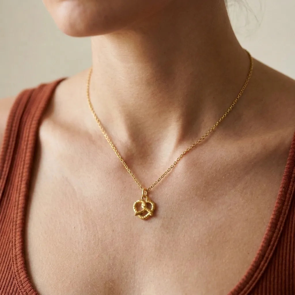 Collier pendentif cœur bretzel doré