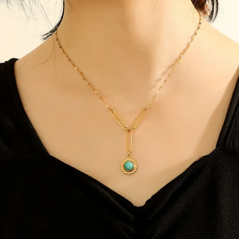 Collier Soleil avec Pendentif Turquoise doré