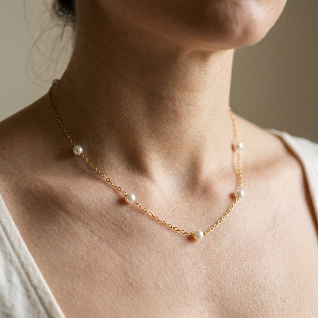 Collier perles d'imitation espacées doré