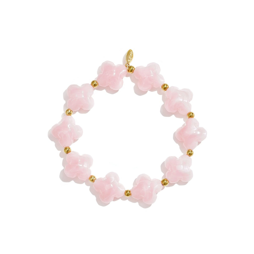 Bracelet de perles avec des perles en forme de trèfle