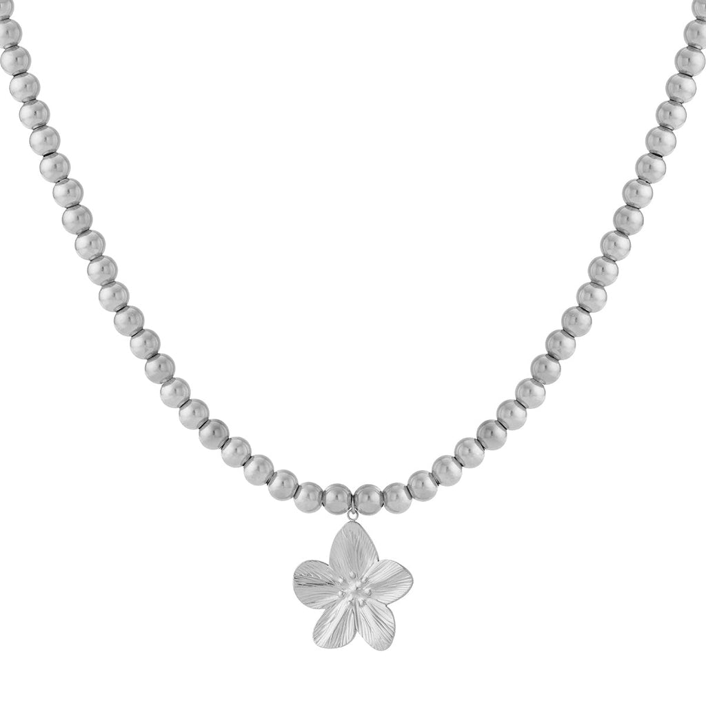 Collier de perles creuses de 8 mm avec une fleur