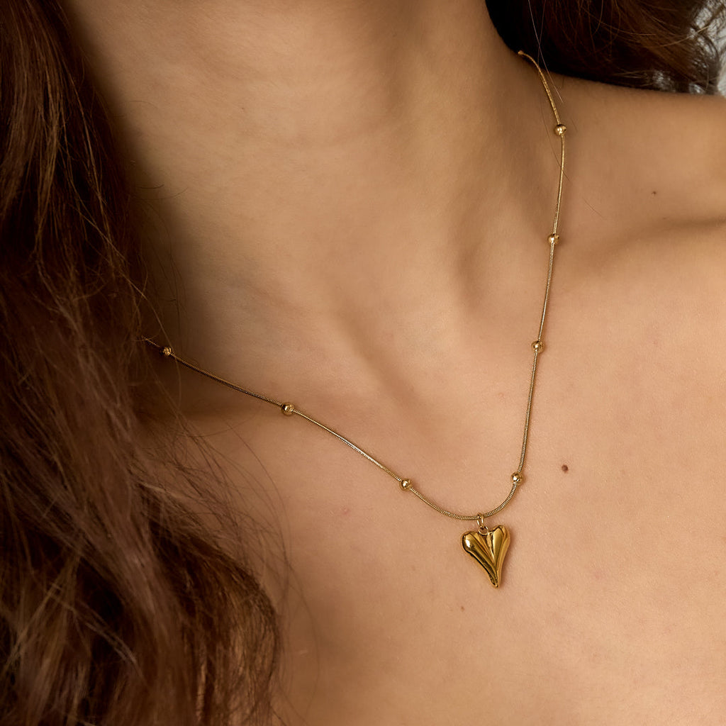Collier petite boule avec coeur - doré