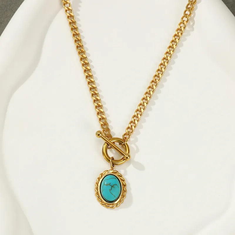 Collier doré avec pendentif en pierre turquoise