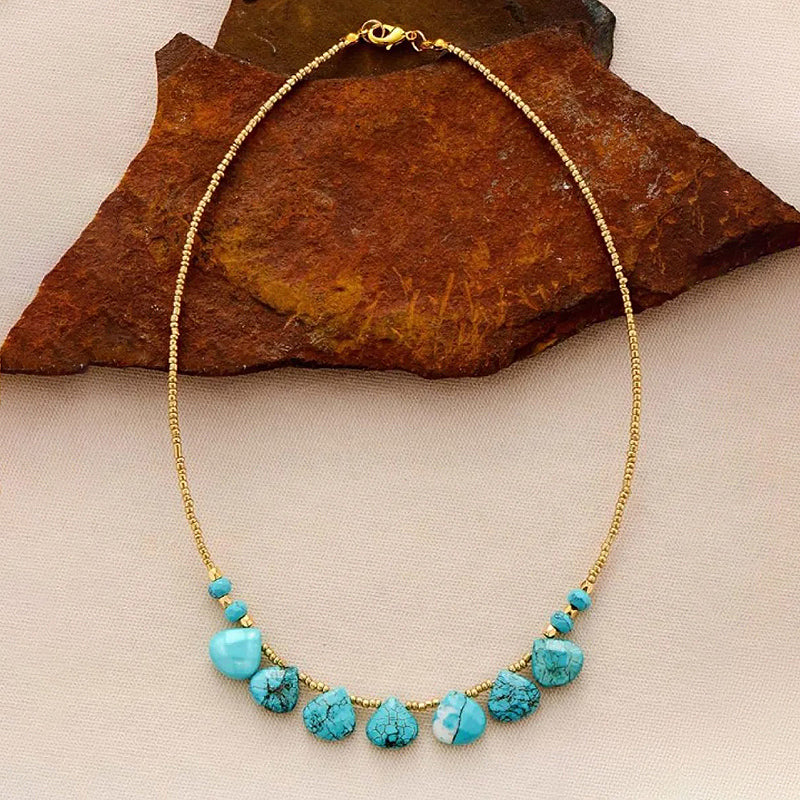 Collier bohème en pierres turquoise doré