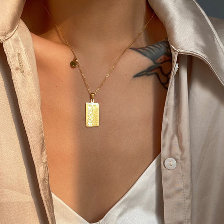 Collier signe astrologique rectangle doré