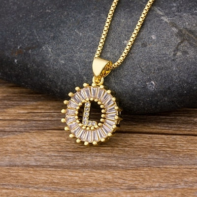 Collier initiale et brillant