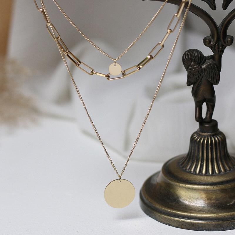 Collier « Zahra » en acier inoxydable, sublimé par un Collier « Zahra » en acier inoxydable, sublimé par un