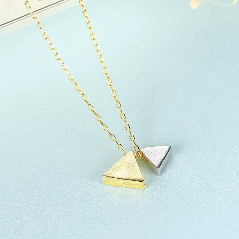 Pendentif triangle doré