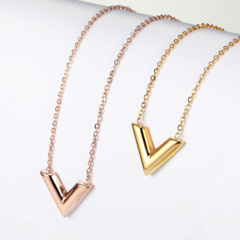 Pendentif triangle en V
