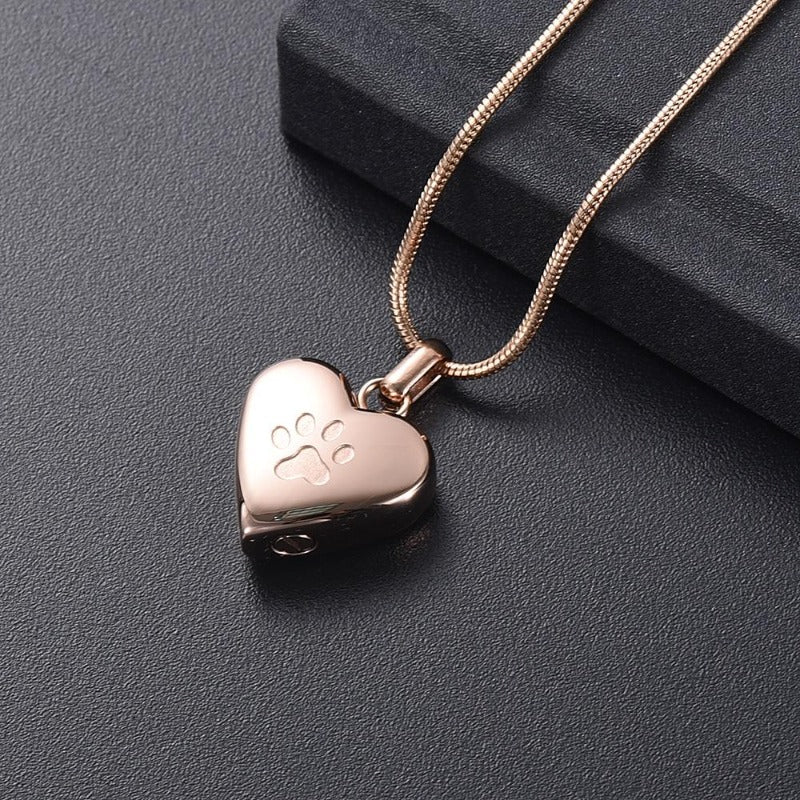 Collier cœur avec empreinte d'animaux