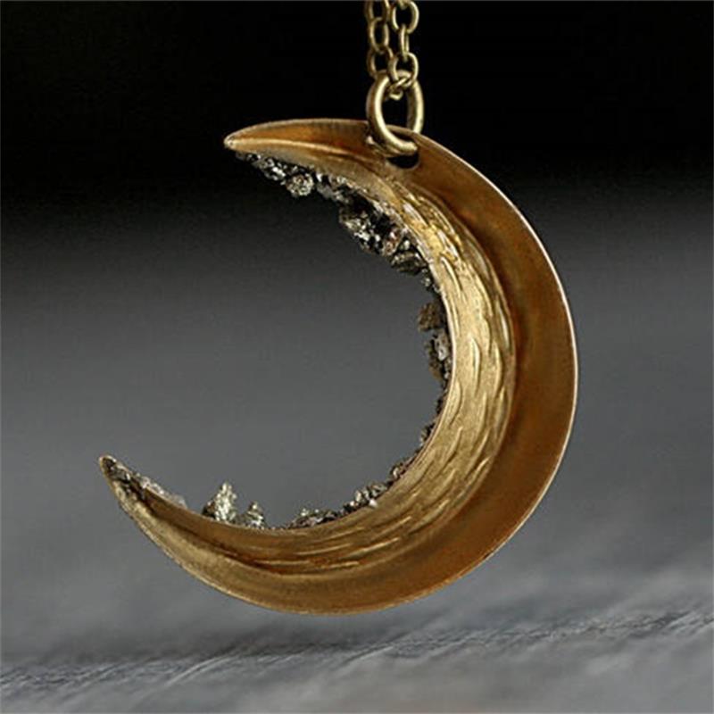 Collier or pierre de lune