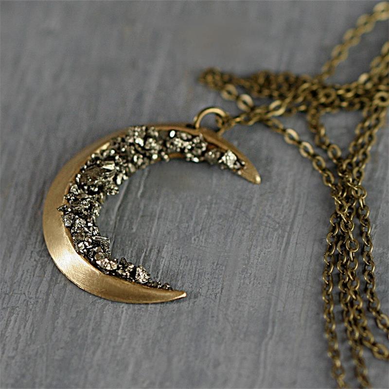 Collier or pierre de lune