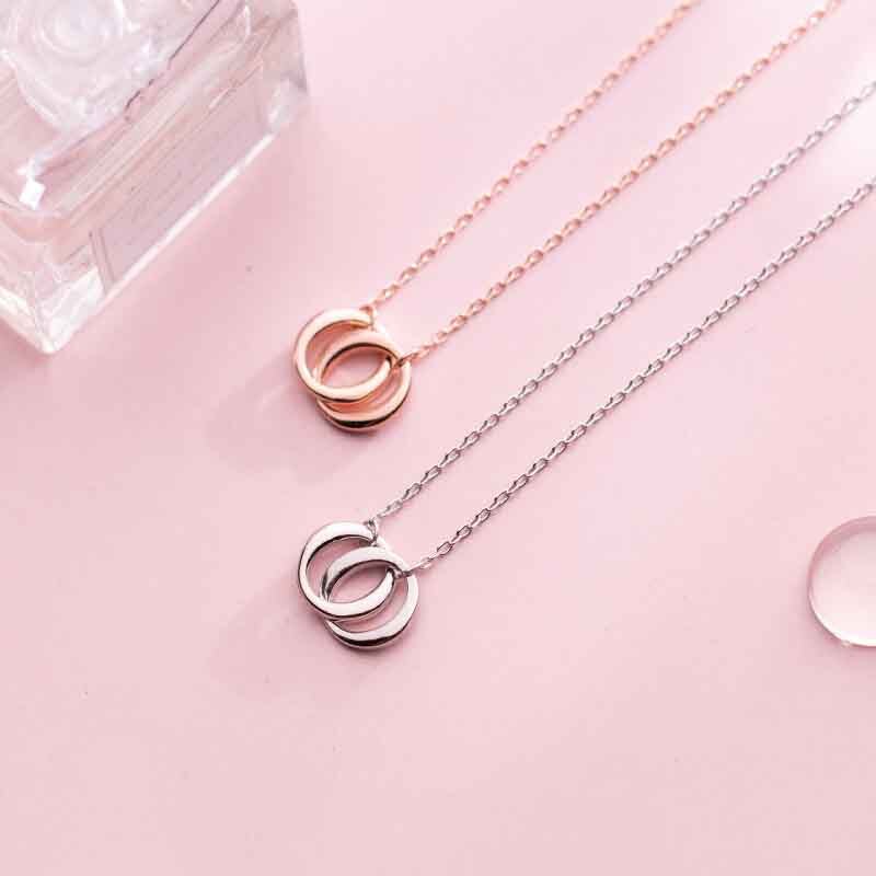 Collier rond entrelacé