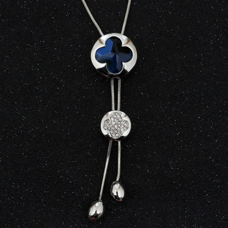 Collier trèfle bleu