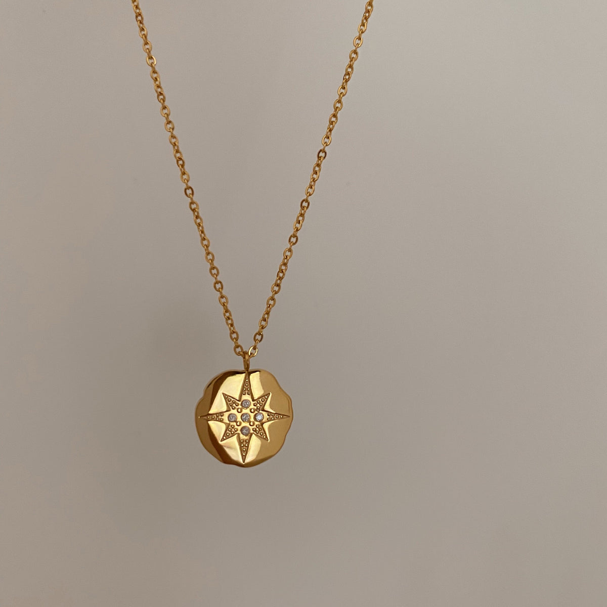 Collier boussole femme antique