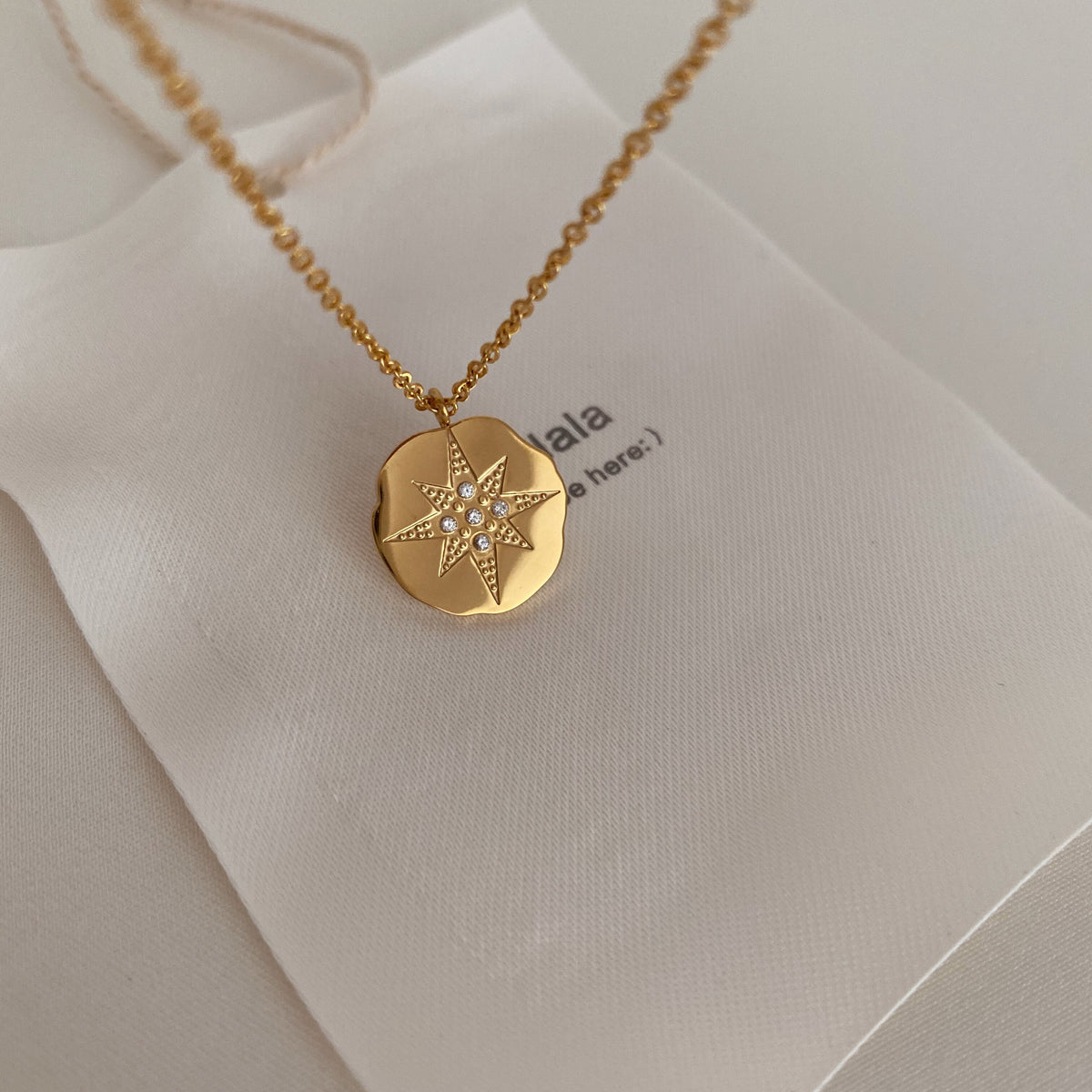 Collier boussole femme antique