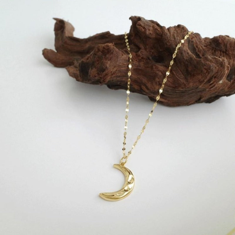 Collier demi lune doré