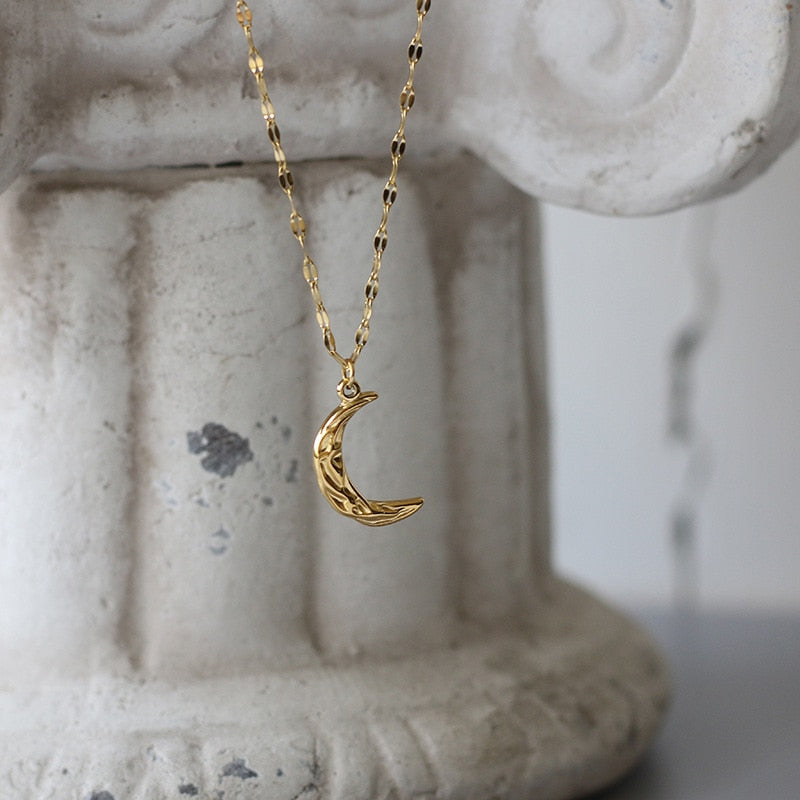 Collier demi lune doré