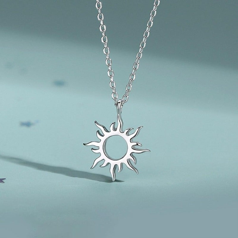 Collier pendentif soleil