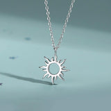 Collier pendentif soleil