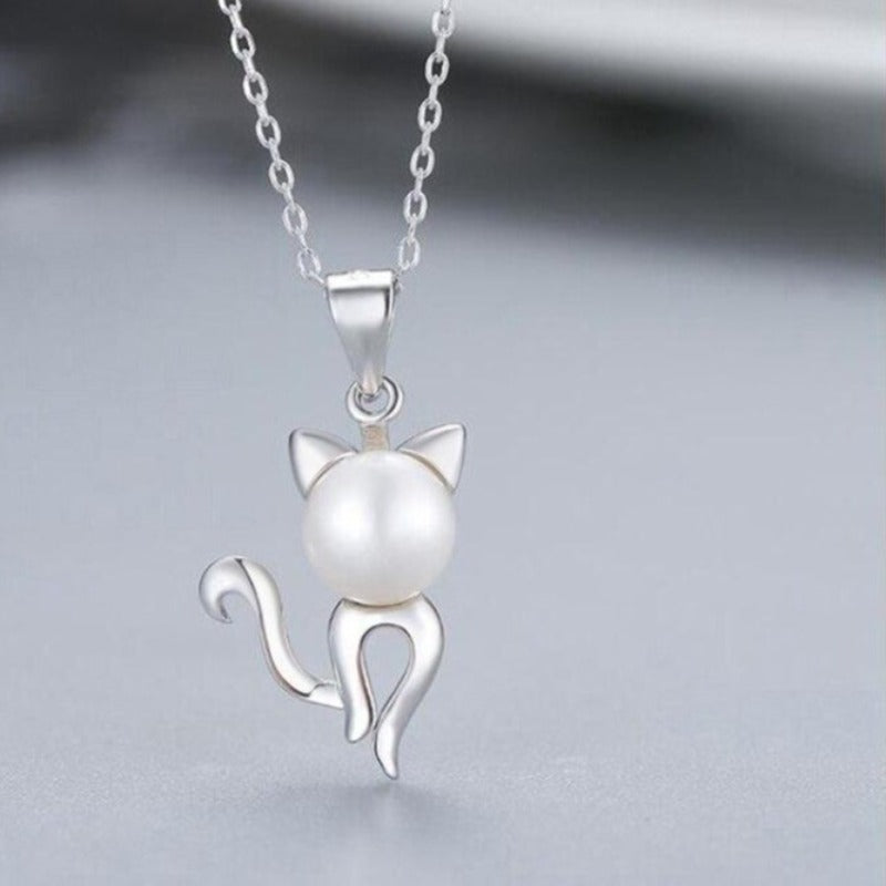 Collier avec pendentif chat perle