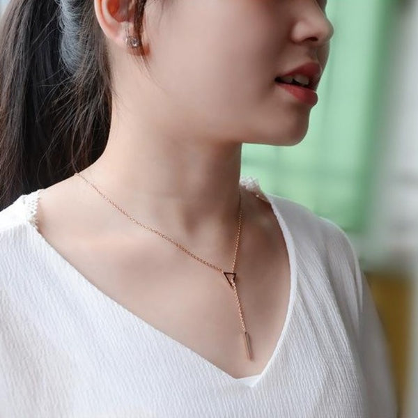 Collier Triangle Or Rose