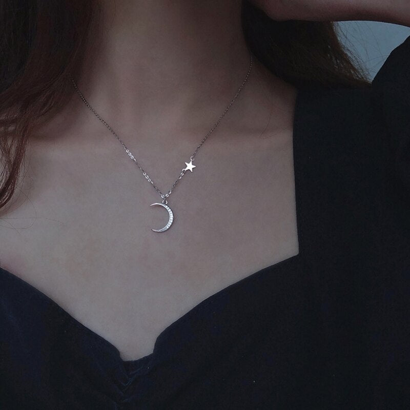 Collier pendentif lune