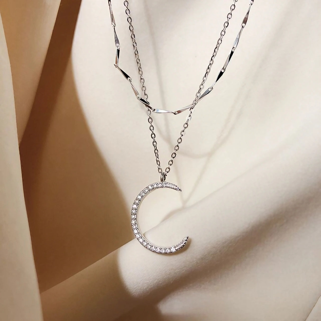 Collier en forme de lune