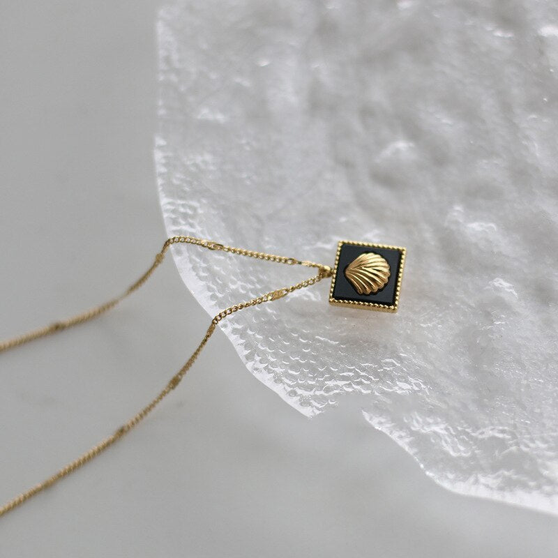 Collier coquillage noir