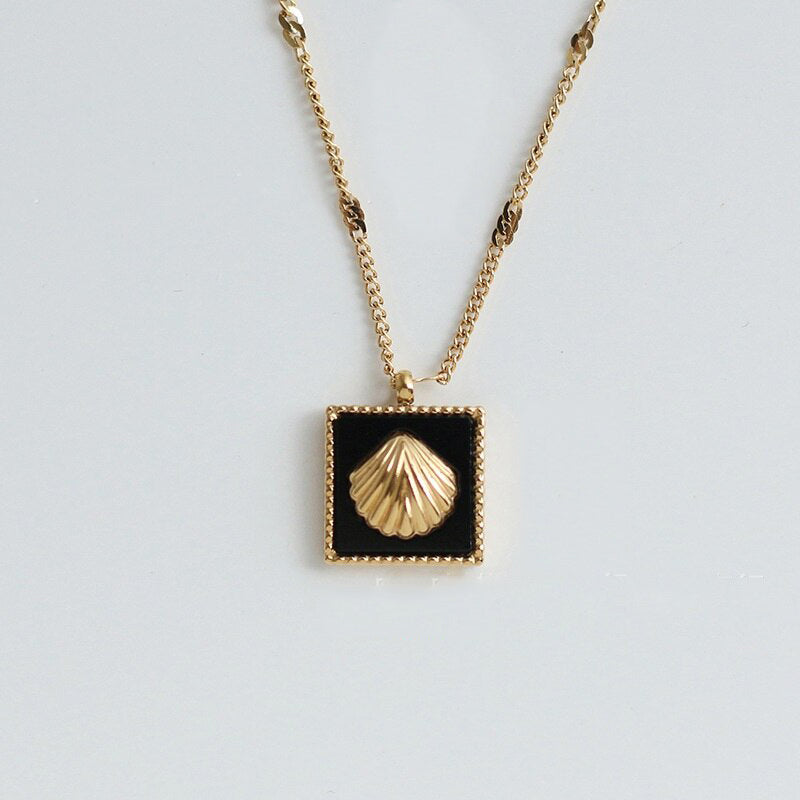 Collier coquillage noir