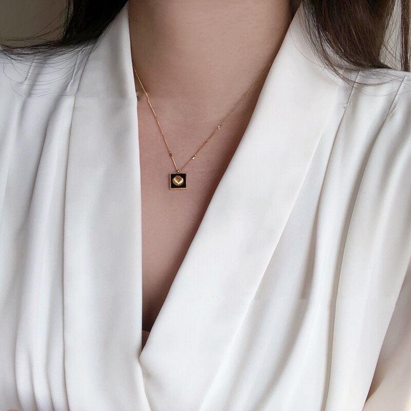 Collier coquillage noir