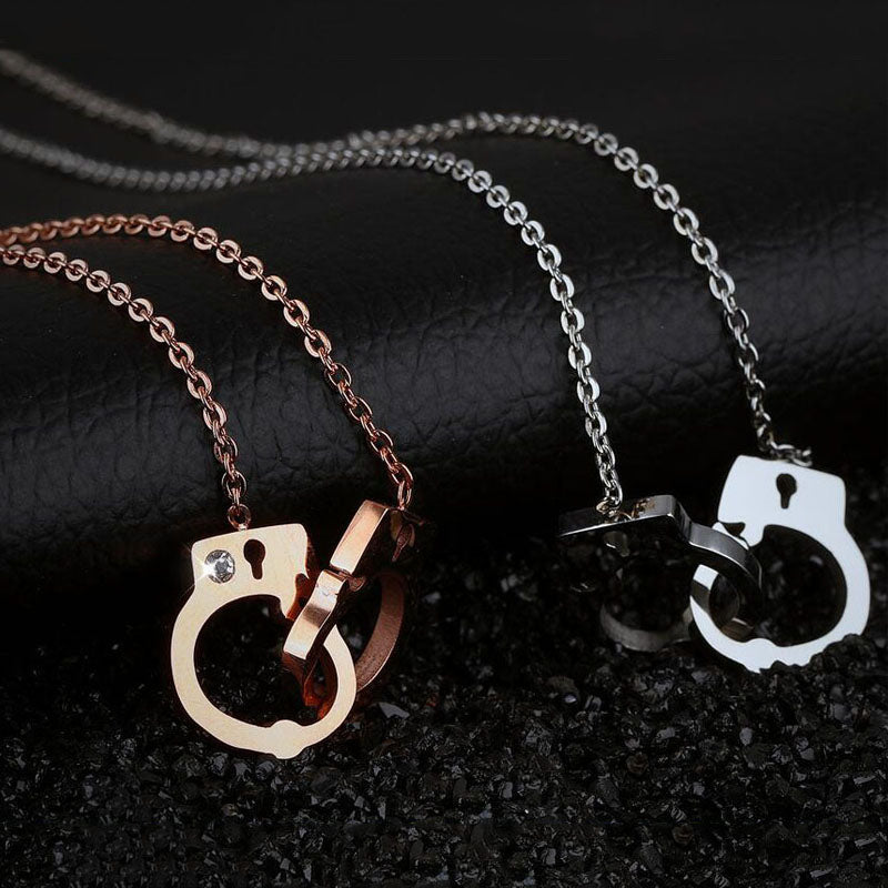 Collier Pendentif Menotte Grande Taille - Acier Chromé, Style Punk Alternatif, Longueur ~59cm