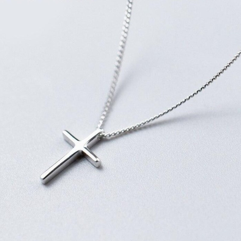 Collier avec pendentif croix en argent